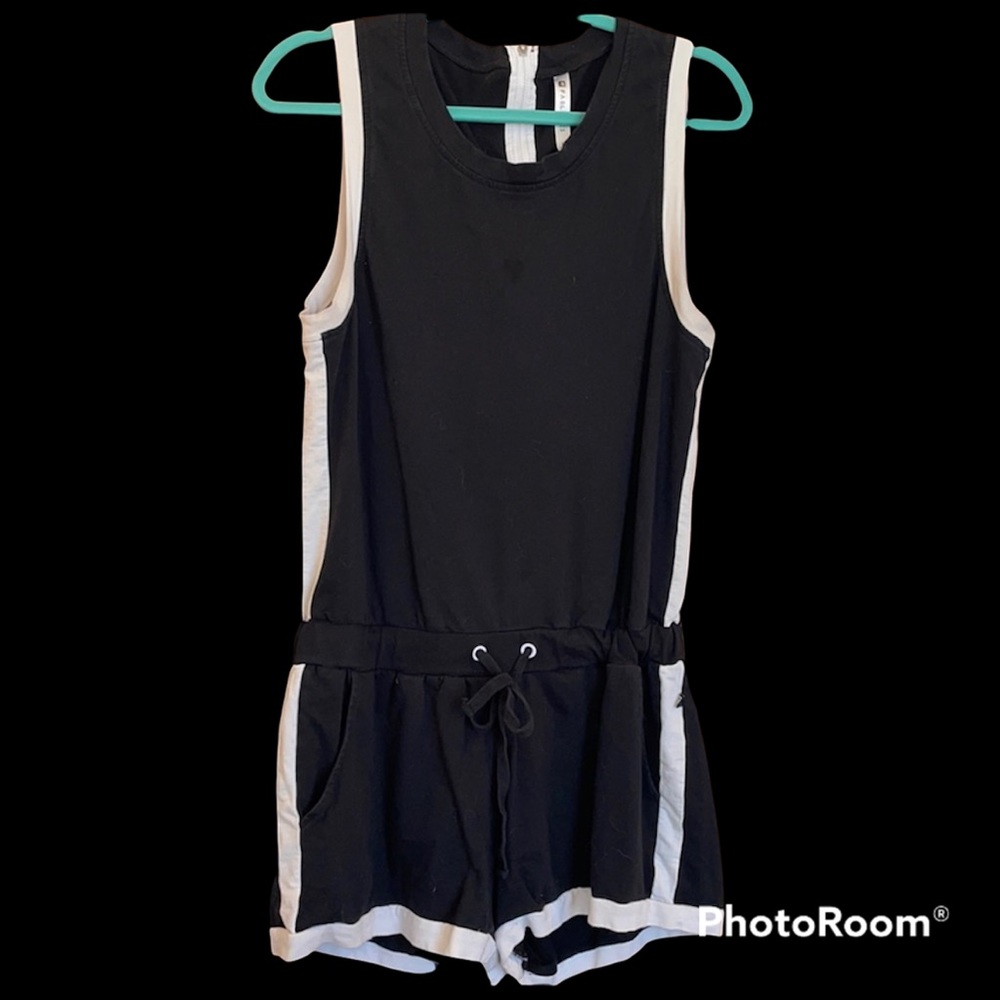 🐼 Fabletics shorts jumper size med